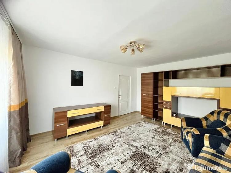 Apartament cu 3 camere decomandat în Plopilor