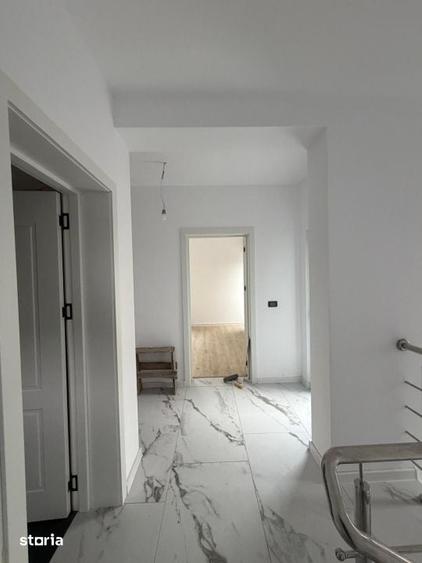 Casă cu 3 camere cu Teren 370 Mp în Romanești