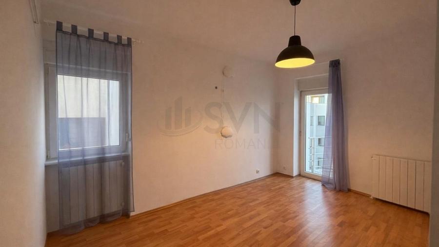 Apartament cu 4 camere decomandat în Polonă — fotografia 1