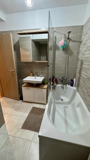 Apartament cu 3 camere decomandat în Drumul Taberei