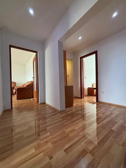 Apartament cu 4 camere decomandat în Micro 4