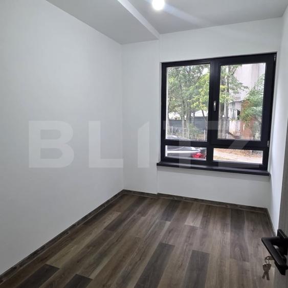 Apartament cu 3 camere semidecomandat în Micro 17