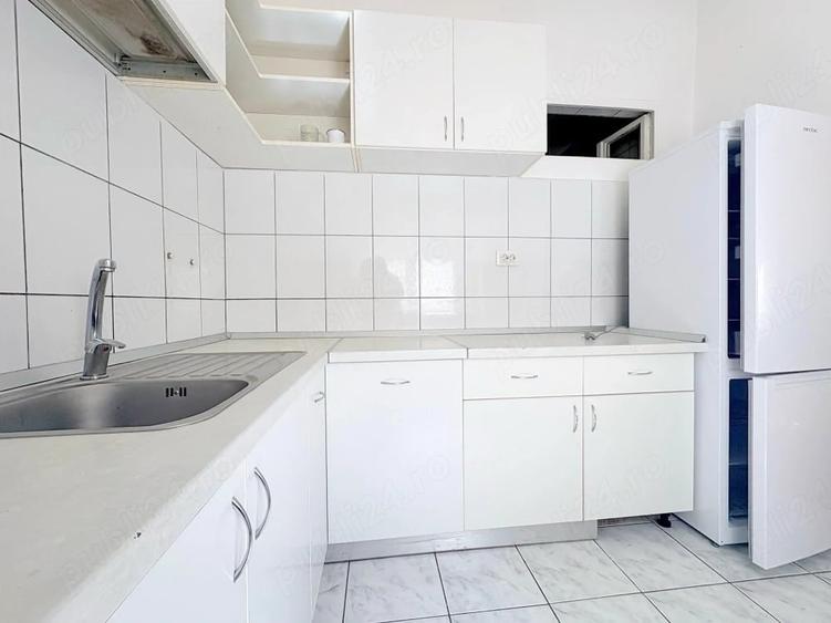 Apartament cu 3 camere decomandat în Aradului