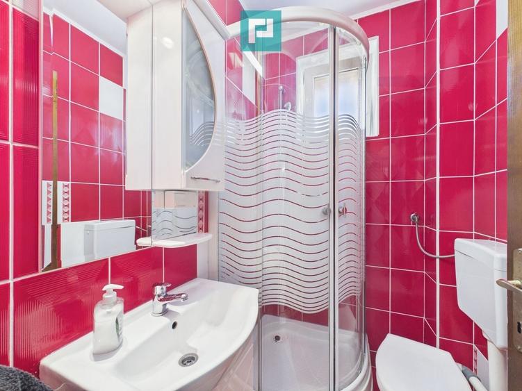 Casă individuală cu 12 camere cu Canalizare în Oncea