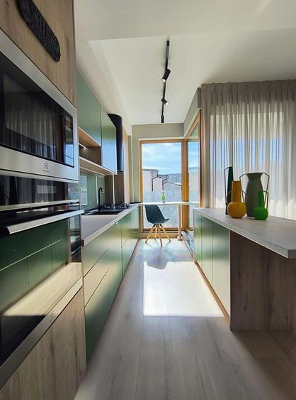 Apartament cu 3 camere semidecomandat, mobilat în 1 Mai