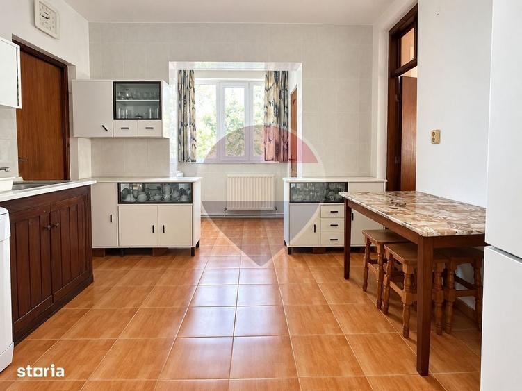 Casă cu 4 camere cu Teren 610 Mp în Bran