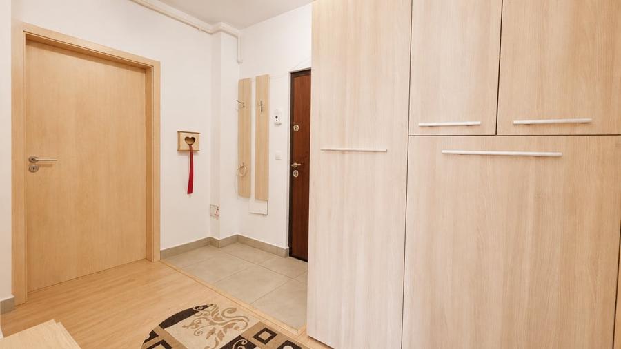 Apartament cu 2 camere decomandat, mobilat în Tractorul