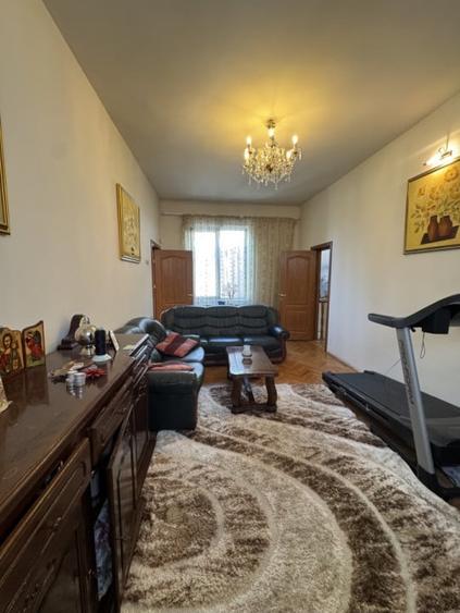Casă individuală cu 5 camere cu Canalizare în Ultracentral
