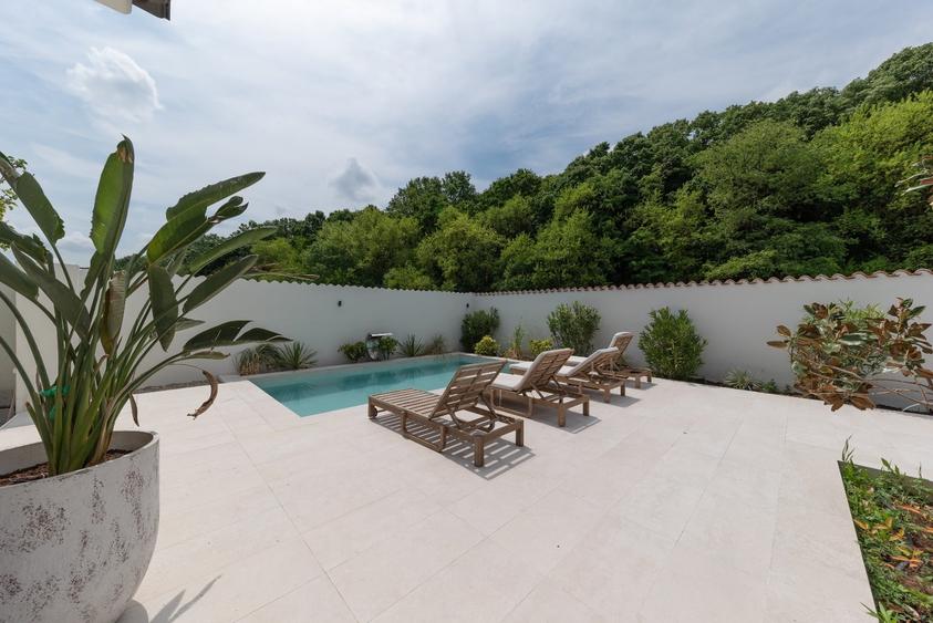 Casă individuală cu 5 camere cu Piscina în Gruiu