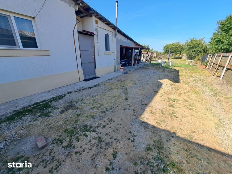 Casă cu 2 camere cu Teren 2200 Mp în Central