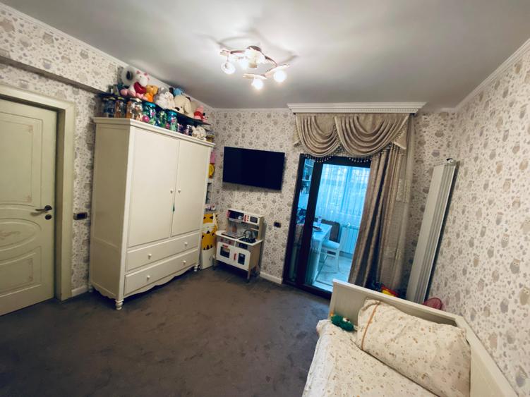 Apartament cu 3 camere decomandat, mobilat în Faleza Nord