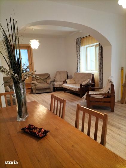 Casă cu 5 camere cu Teren 180 Mp în Schei