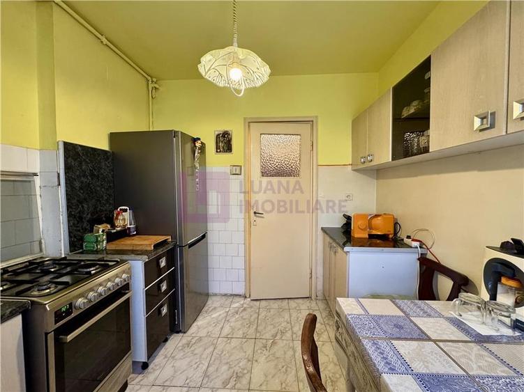 Apartament cu 3 camere semidecomandat în Terezian