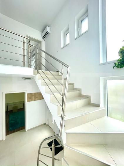 Duplex cu 5 camere cu Canalizare în Iris