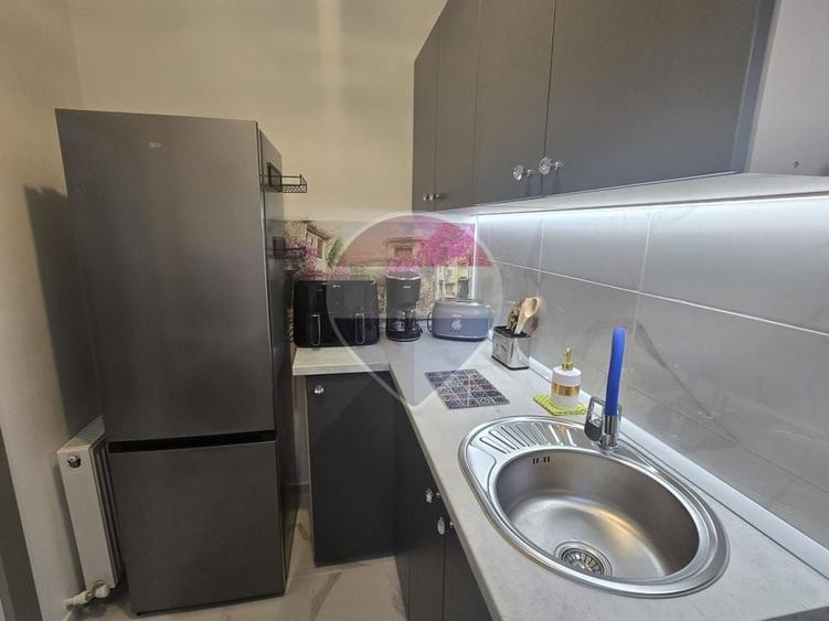 Apartament cu 2 camere decomandat, mobilat în Central