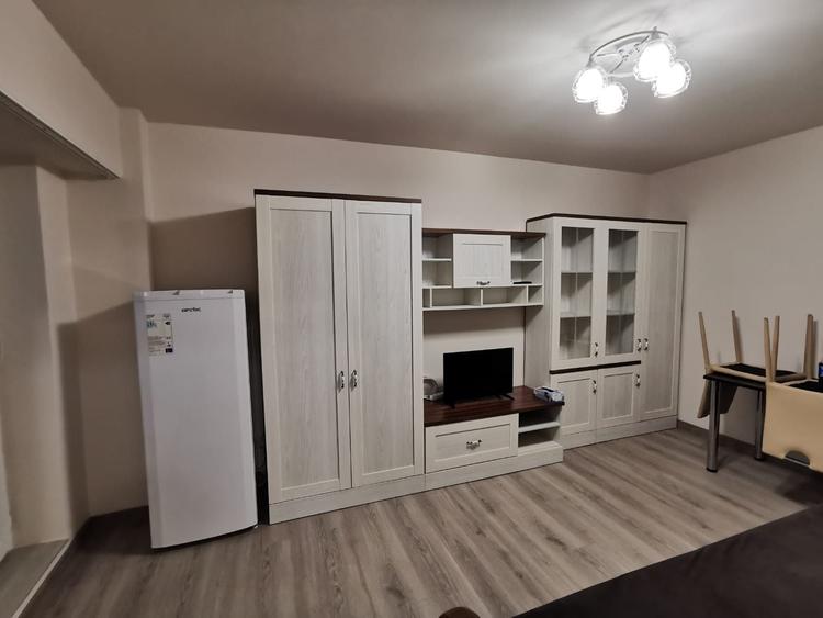 Garsonieră decomandată în Central