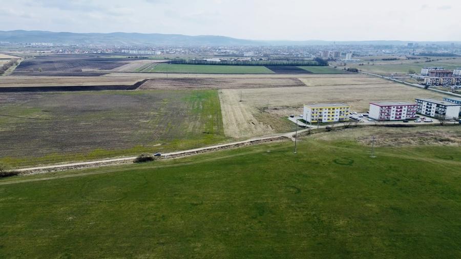 Teren Construcții intravilan de 16094 mp, în Periferie