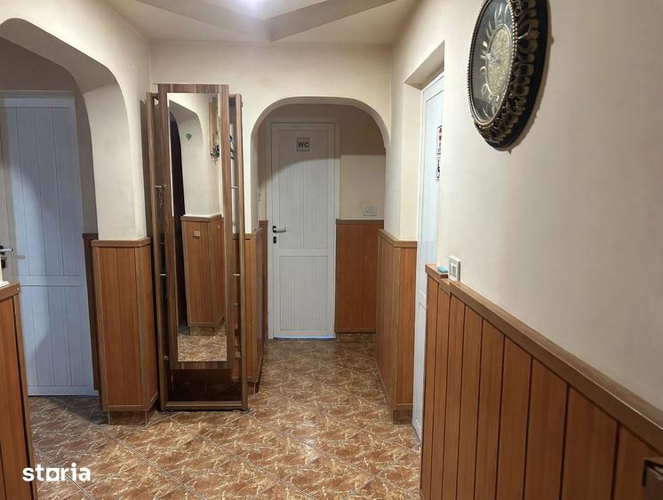Apartament cu 4 camere decomandat în Prundu