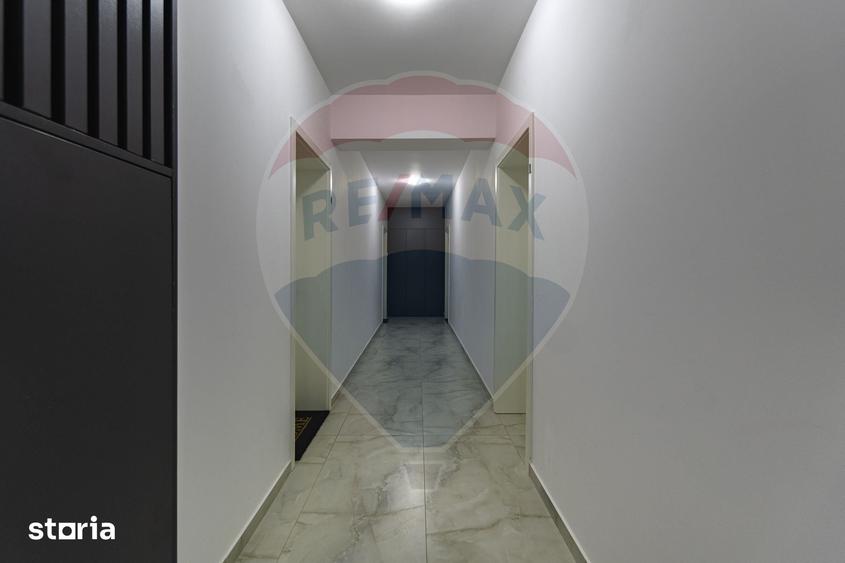 Apartament cu 3 camere decomandat în Tractorul