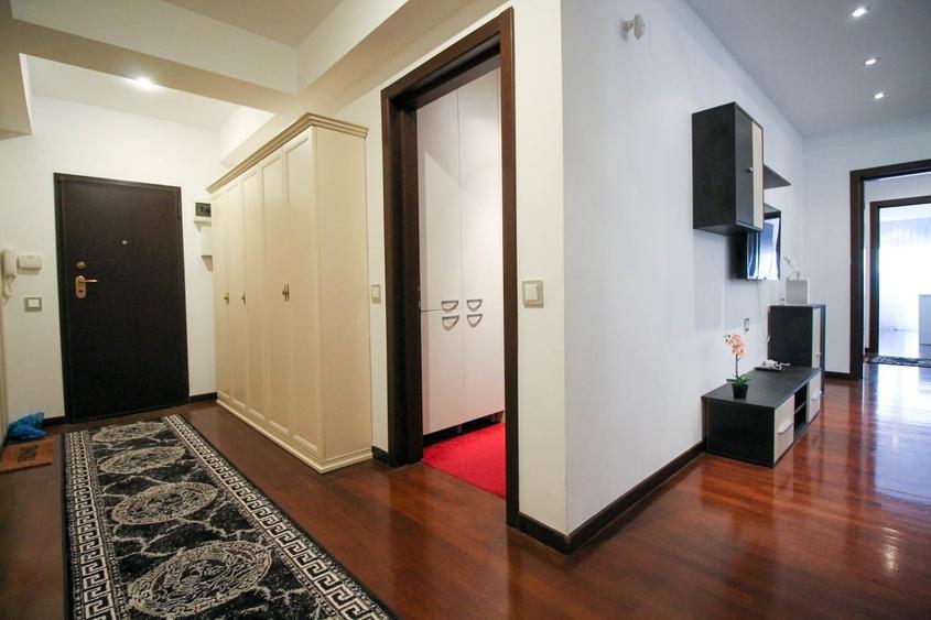 Apartament cu 4 camere semidecomandat, mobilat în Iancu Nicolae
