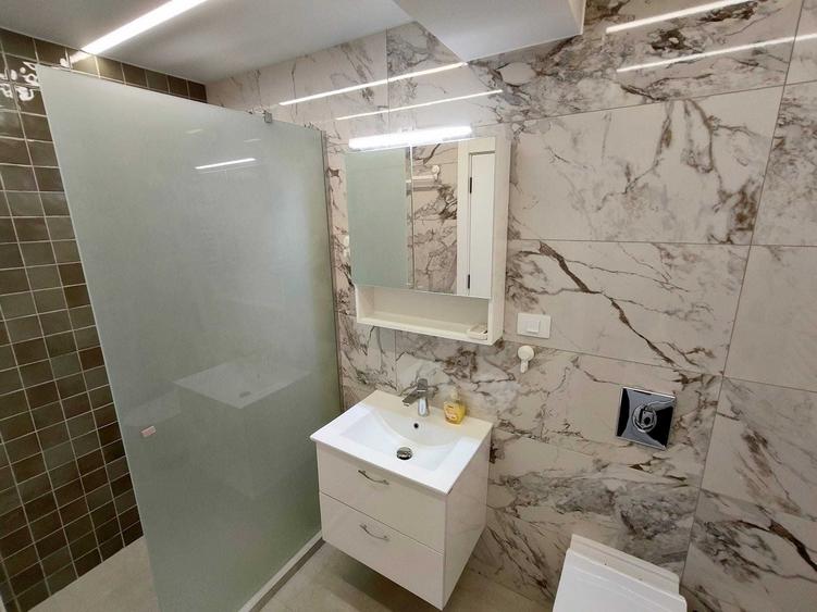 Apartament cu 3 camere decomandat în Energia