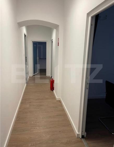 Birou, de 220 mp, în Central