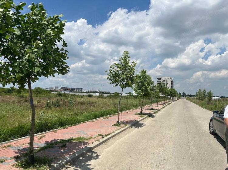 Teren de 23100 mp, în Central