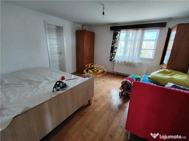 Casă cu 5 camere cu Teren 2000 Mp în Central