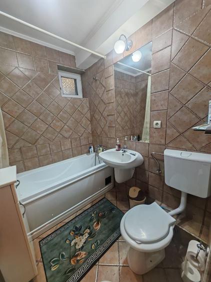 Apartament cu 2 camere semidecomandat în Calea Moroieni