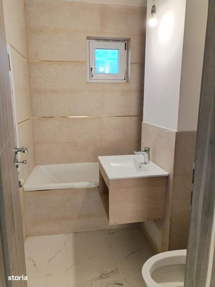 Ap. 2 camere. Parc Aurora-Vest. Decomandat. et. 8/10. Proprietar - 4