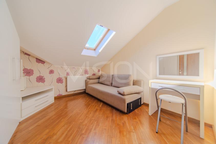 Apartament cu 3 camere semidecomandat în Mărăști