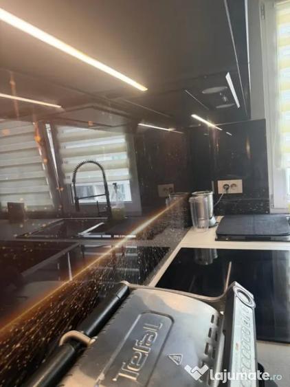 Apartament cu 4 camere decomandat, mobilat în Central