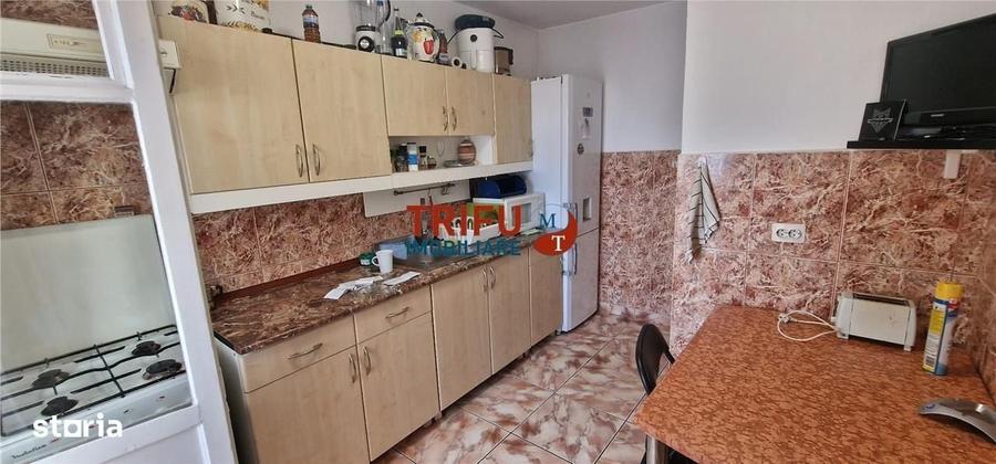 Apartament cu 3 camere decomandat în Cetate
