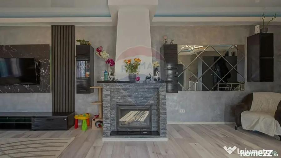 Casă cu 6 camere cu Teren 494 Mp în Vulcan