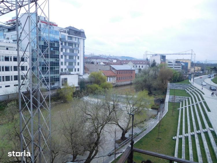 Apartament cu 4 camere în Central