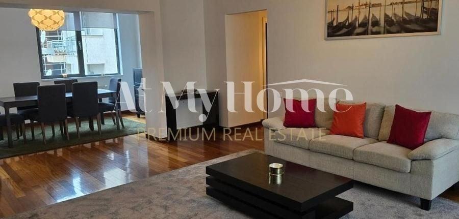 Apartament cu 5 camere decomandat, mobilat în Herăstrău
