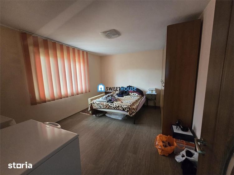 Casă cu 8 camere cu Teren 3000 Mp în Beclean