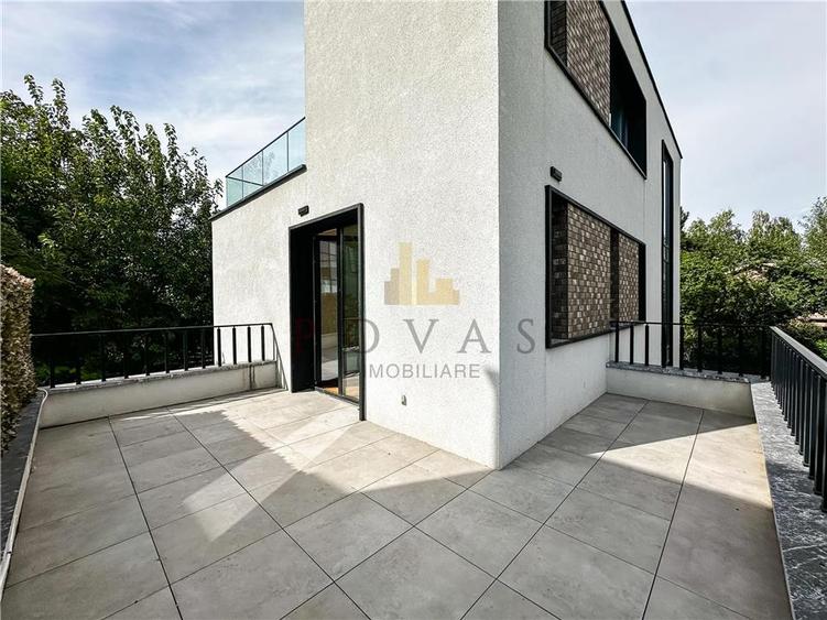Casă individuală cu 5 camere cu Piscina în Iancu Nicolae