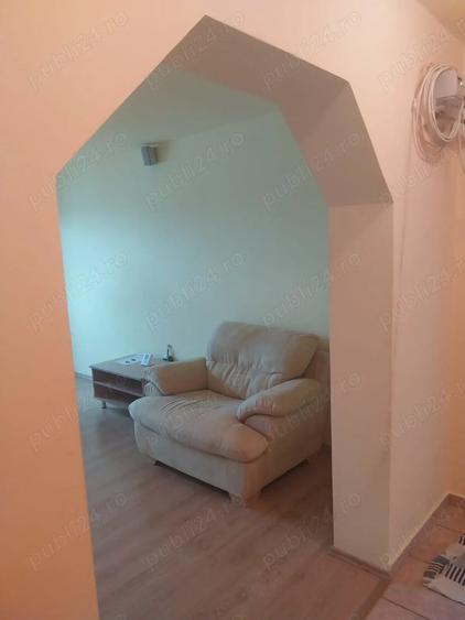 Apartament cu 3 camere în Polivalentă