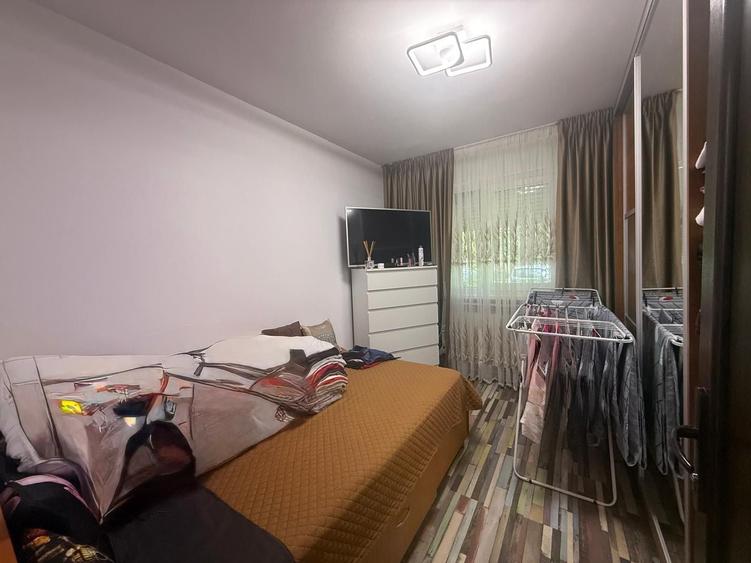 Apartament cu 3 camere semidecomandat în Central