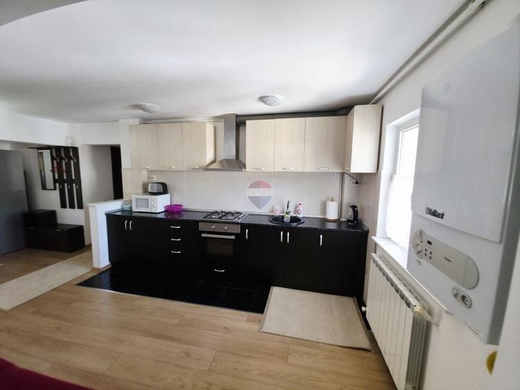 Apartament cu 3 camere decomandat, mobilat în Central