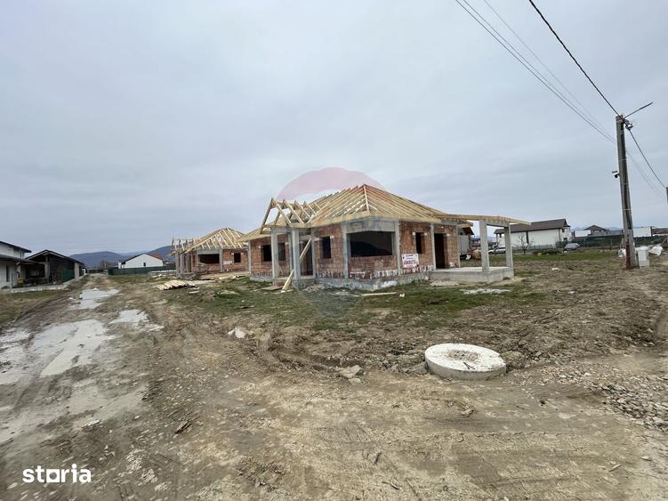Casă cu 4 camere cu Teren 500 Mp în Recea