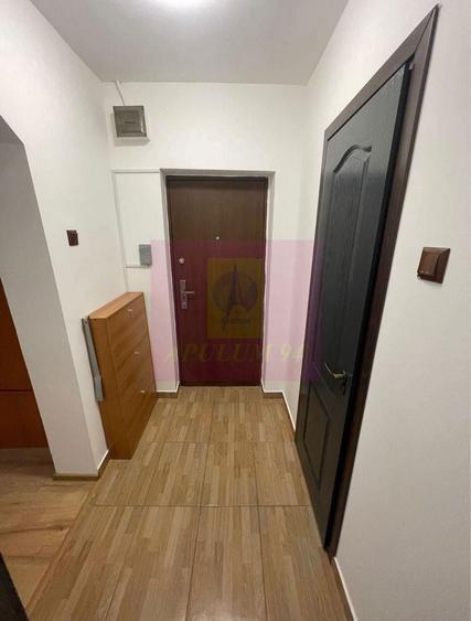 Apartament cu 3 camere semidecomandat, mobilat în Panduri