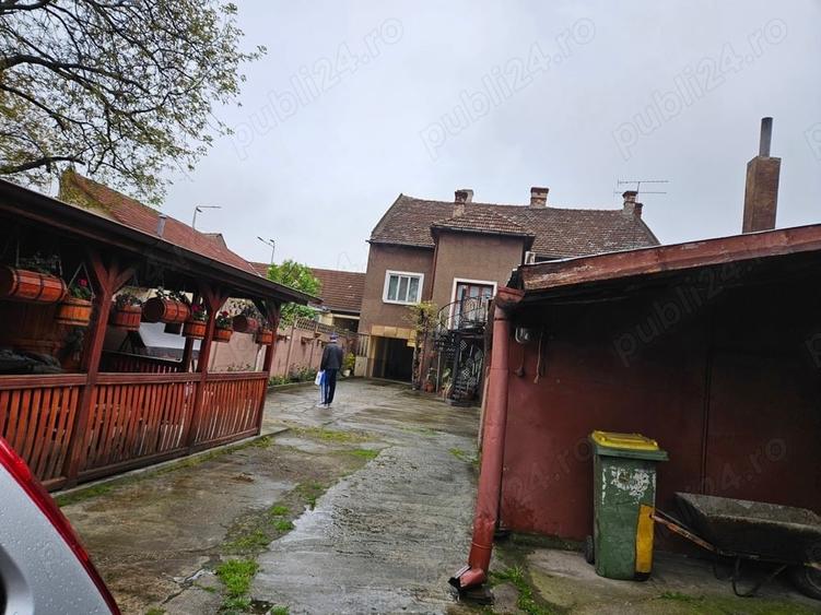 Casă cu 7 camere în Central
