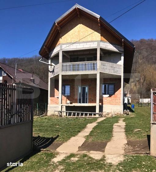 Casă cu 6 camere cu Teren 3050 Mp în Mănești