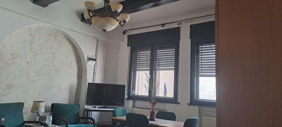 Apartament cu 4 camere semidecomandat în Ultracentral
