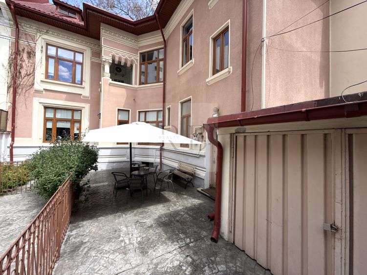 Casă individuală cu 6 camere cu Canalizare în Moșilor