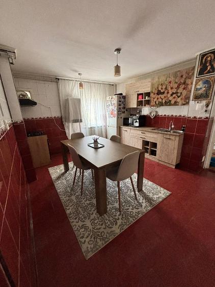 Apartament cu 3 camere semidecomandat în Central