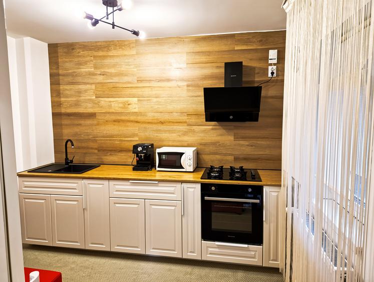 Apartament cu 3 camere decomandat în Lujerului