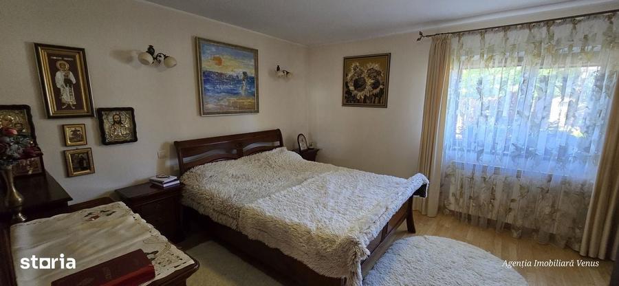 Casă cu 4 camere în Central